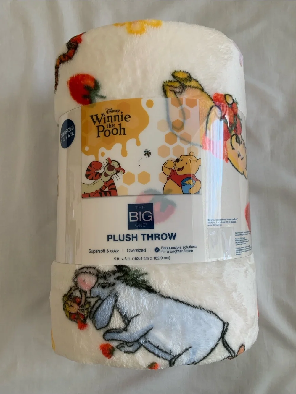 Disney Winnie the Pooh Berries Oversized Plush Throw Blanket NWT